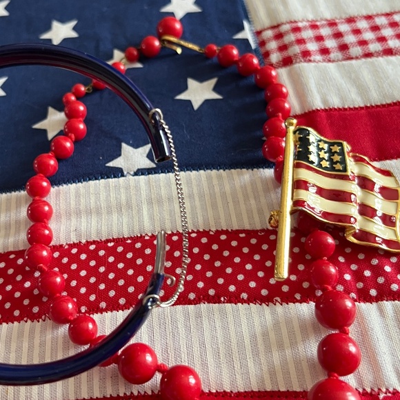 Vintage Patriotic Jewelry - Picture 2 of 2